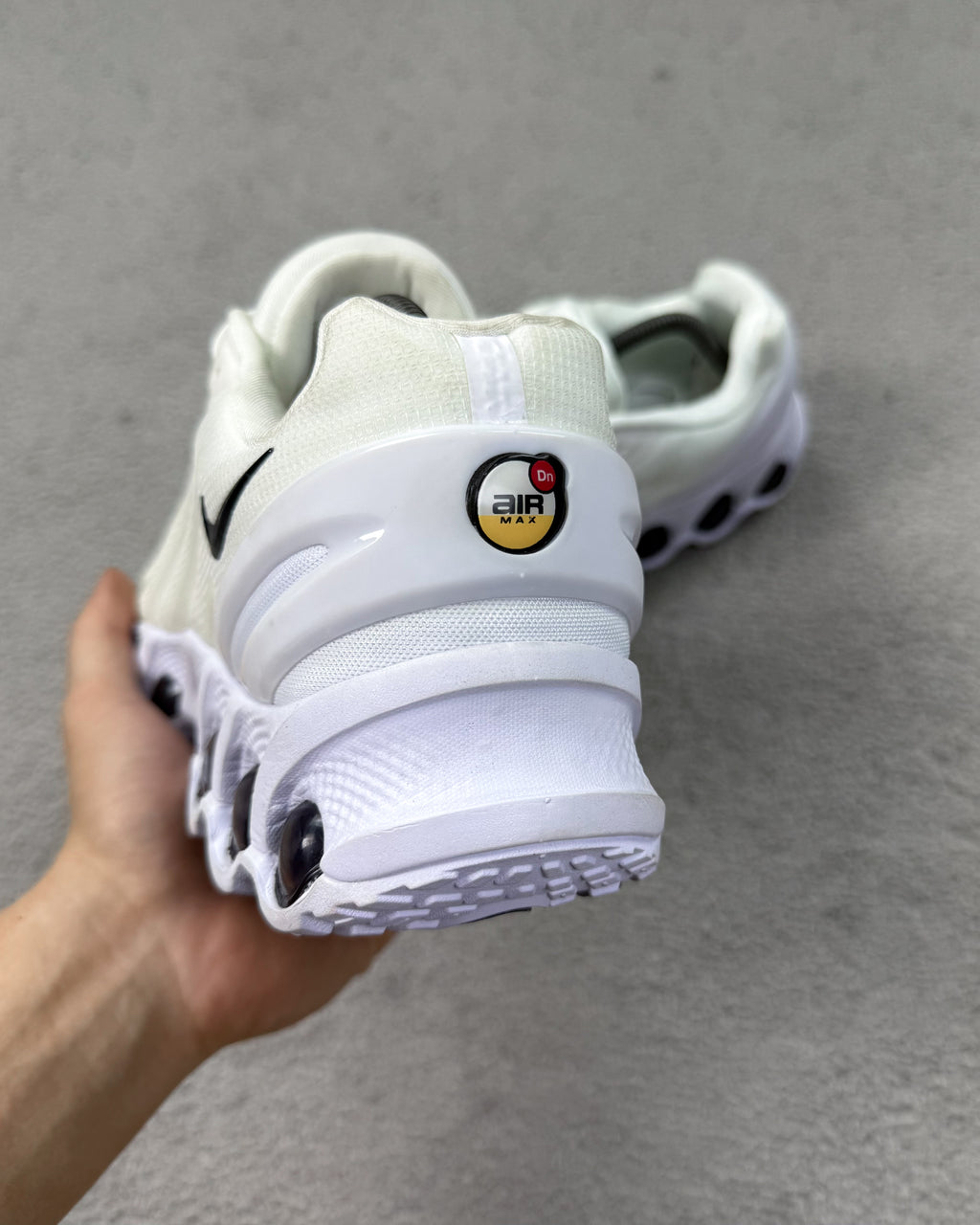 TÊNIS NK AIR MAX DN OFF WHITE