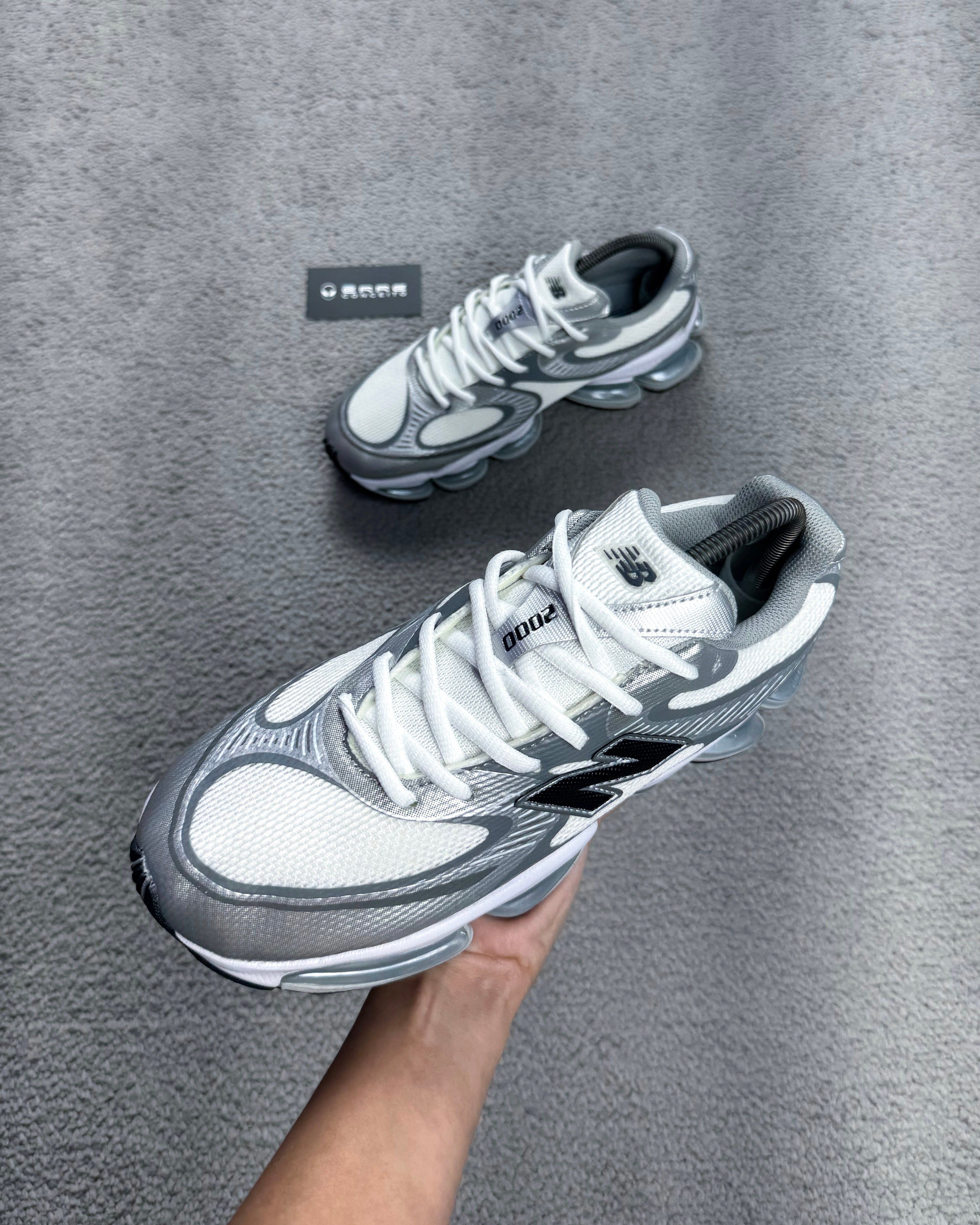 TÊNIS NB 2000