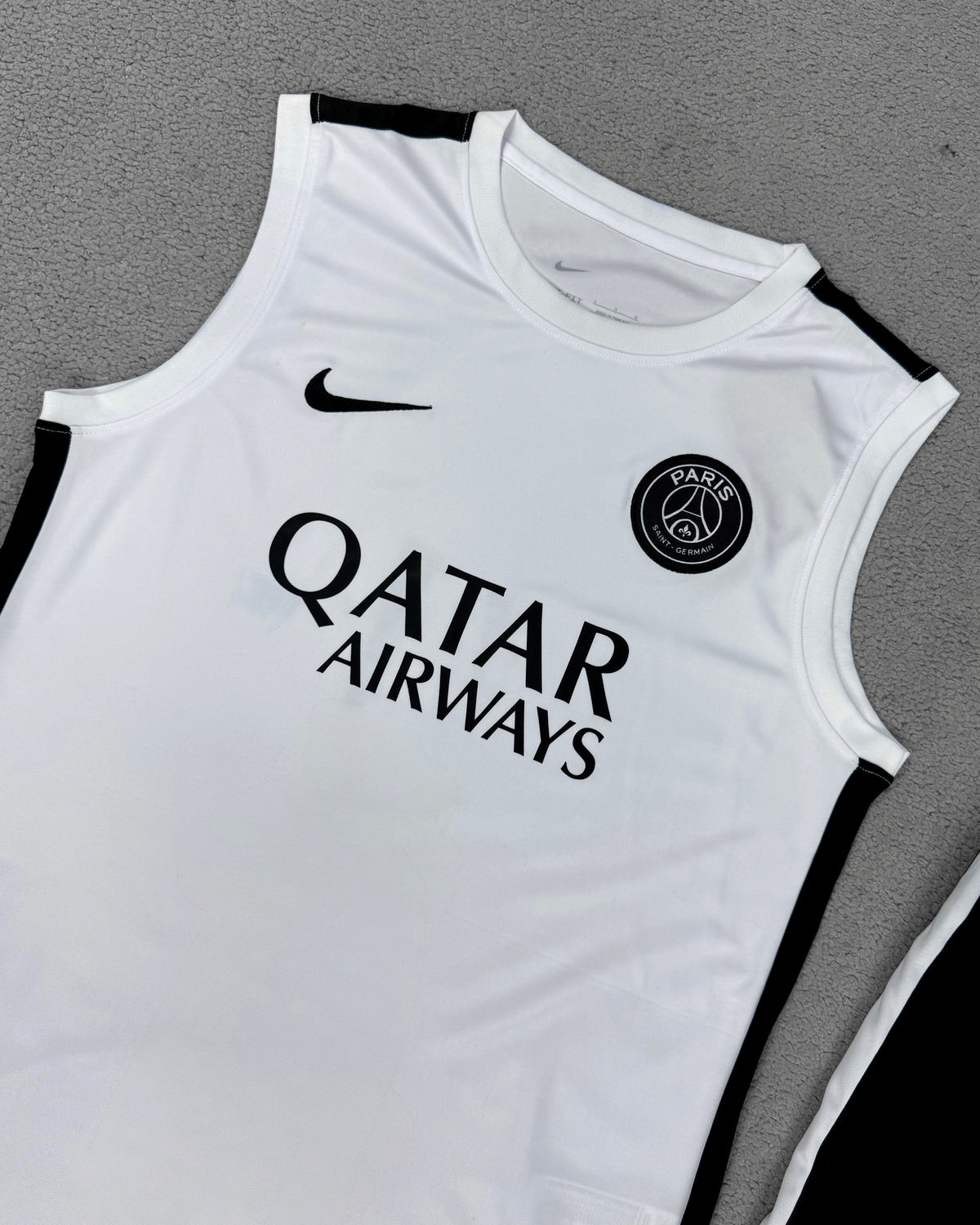 CONJUNTO TREINO VERÃO PARIS SAINT GERMAIN BRANCO/PRETO