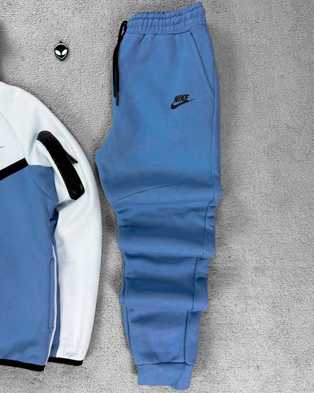 CONJUNTO NK TECH FLEECE LIGHT BLUE