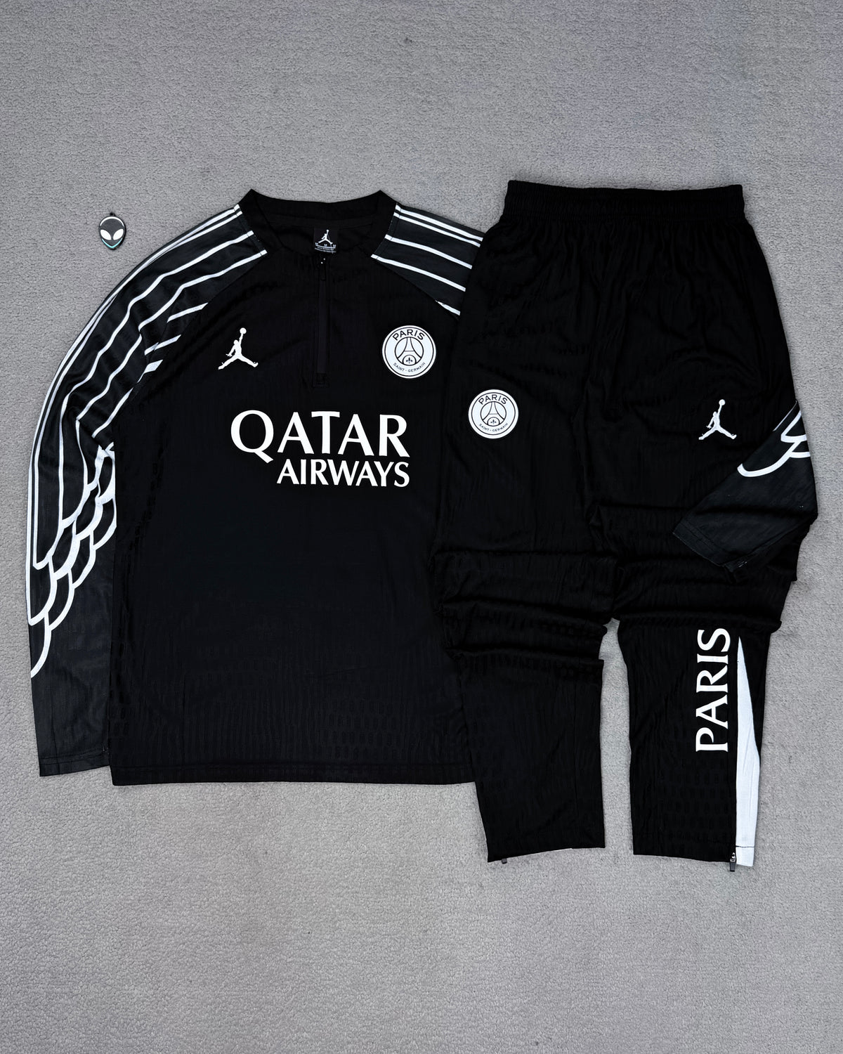 CONJUNTO DE TREINO PSG - PRETO/BRANCO