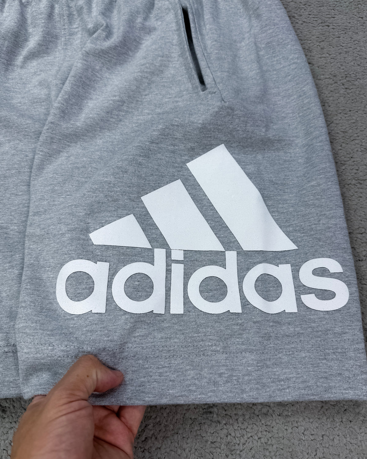 BERMUDA MOLETINHO ADIDAS - CINZA