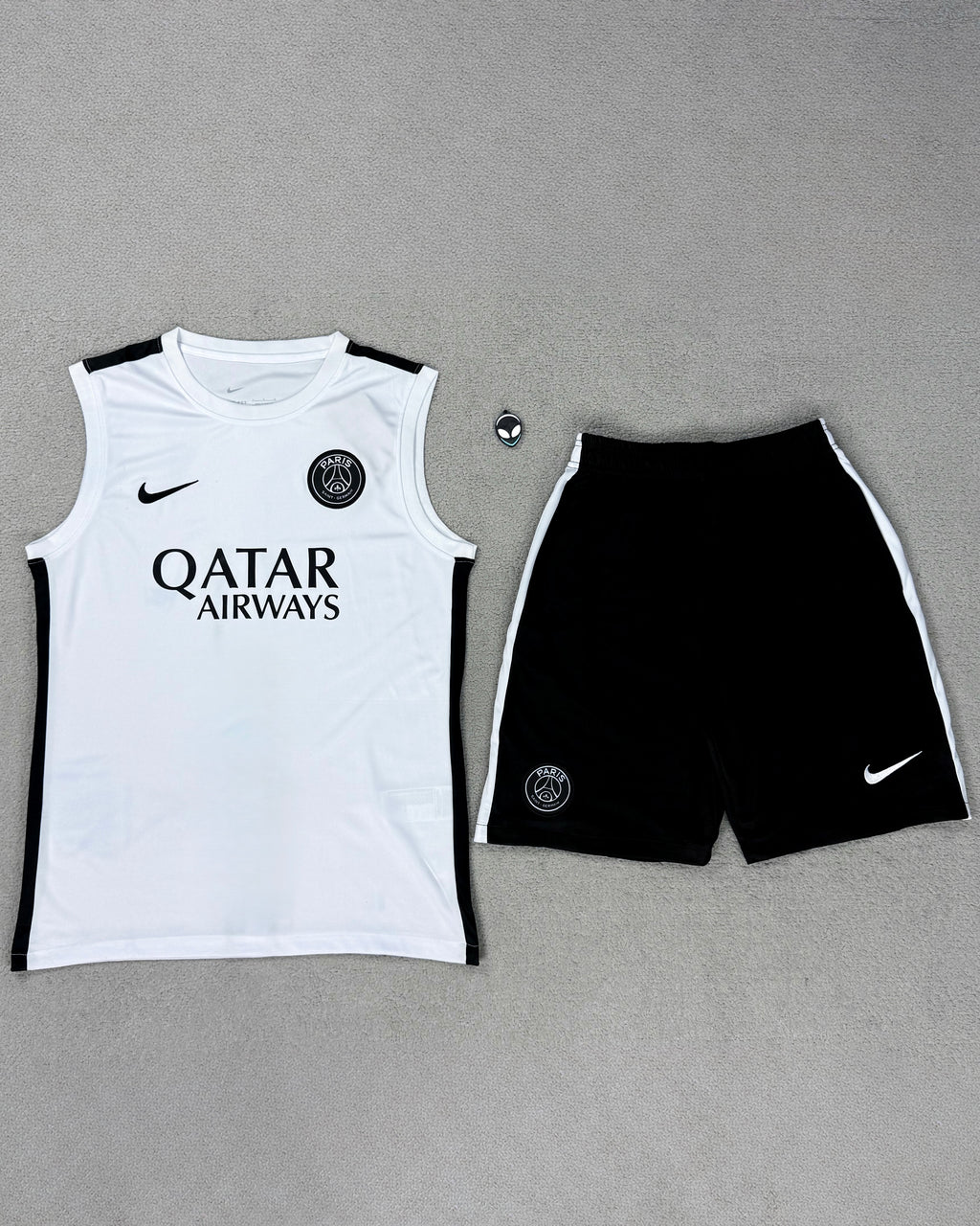 CONJUNTO TREINO VERÃO PARIS SAINT GERMAIN BRANCO/PRETO