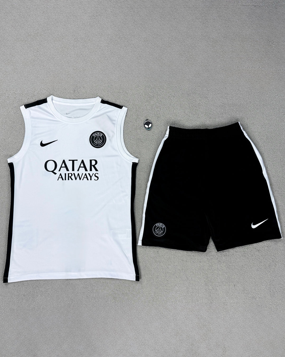 CONJUNTO TREINO VERÃO PARIS SAINT GERMAIN BRANCO/PRETO