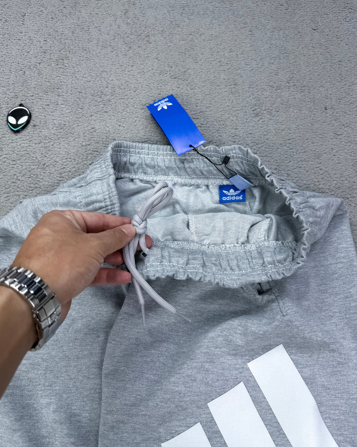 BERMUDA MOLETINHO ADIDAS - CINZA