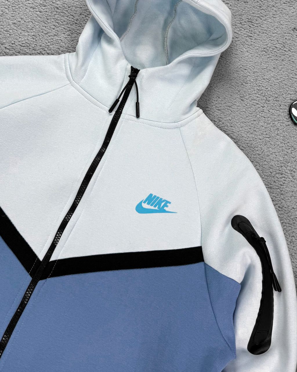 CONJUNTO NK TECH FLEECE LIGHT BLUE