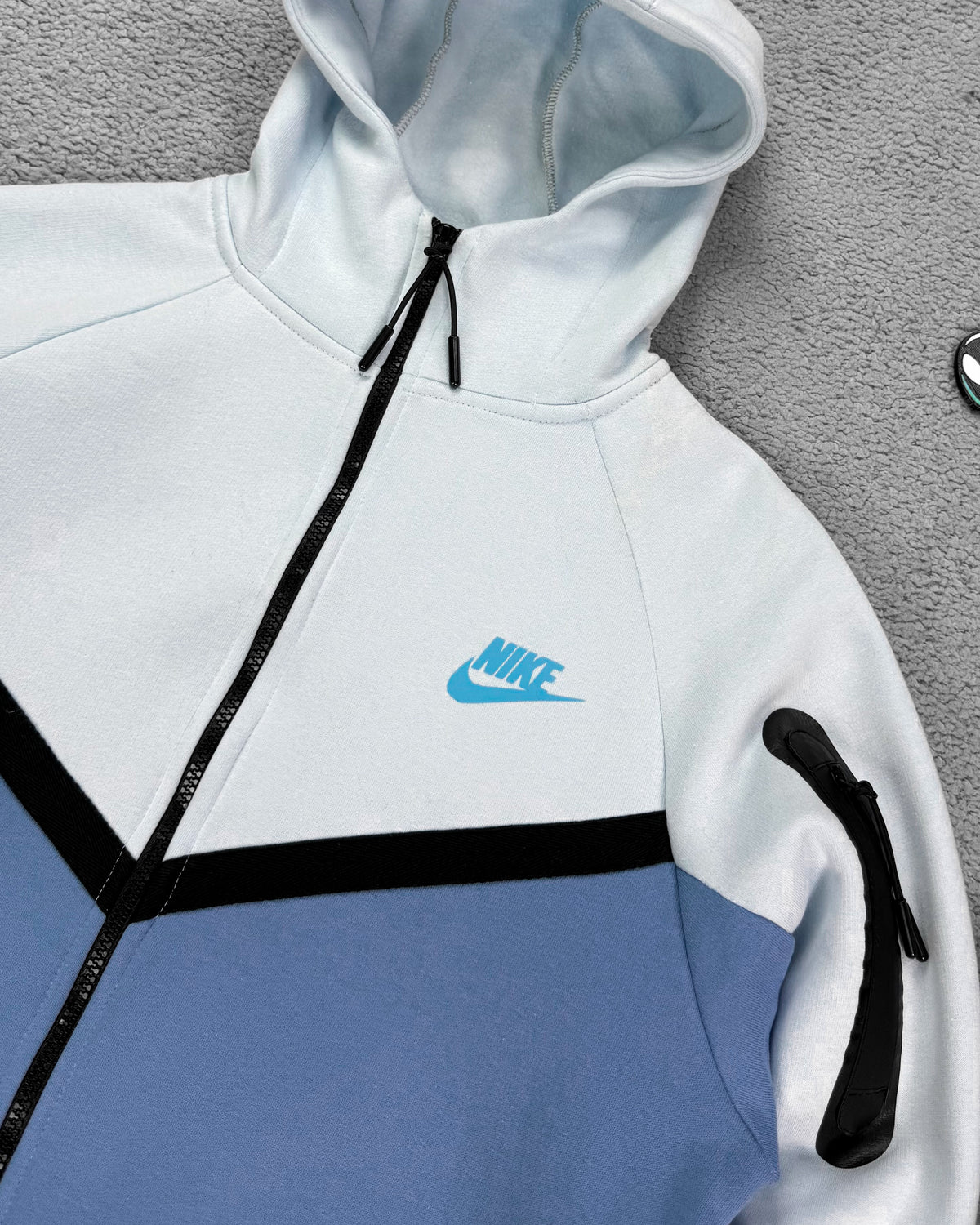 CONJUNTO NK TECH FLEECE LIGHT BLUE