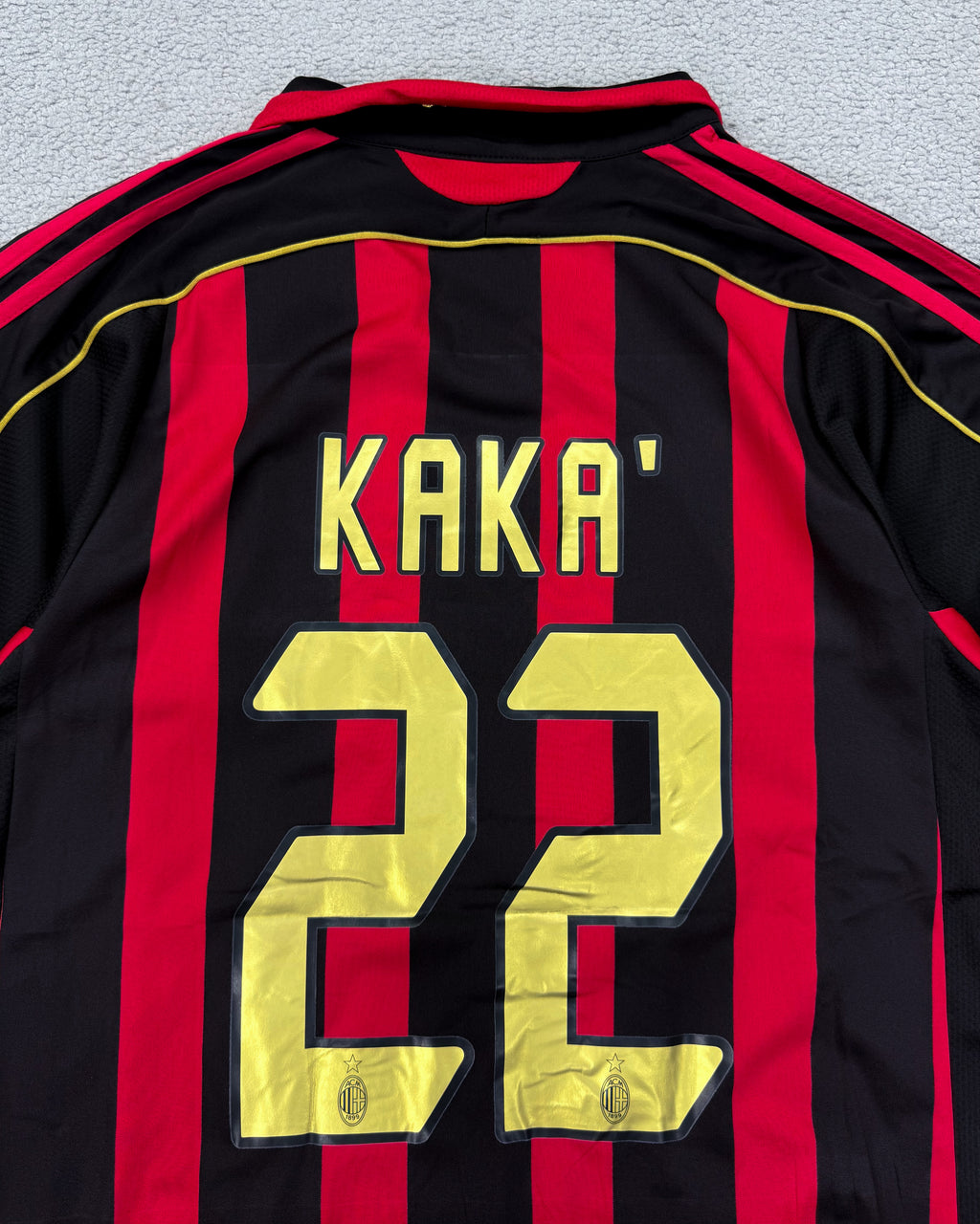 CAMISETA RETRÔ MILAN KAKÁ 2006/2007