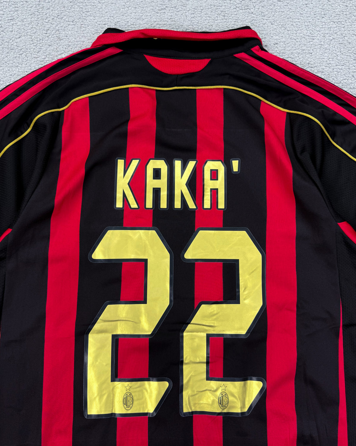 CAMISETA RETRÔ MILAN KAKÁ 2006/2007