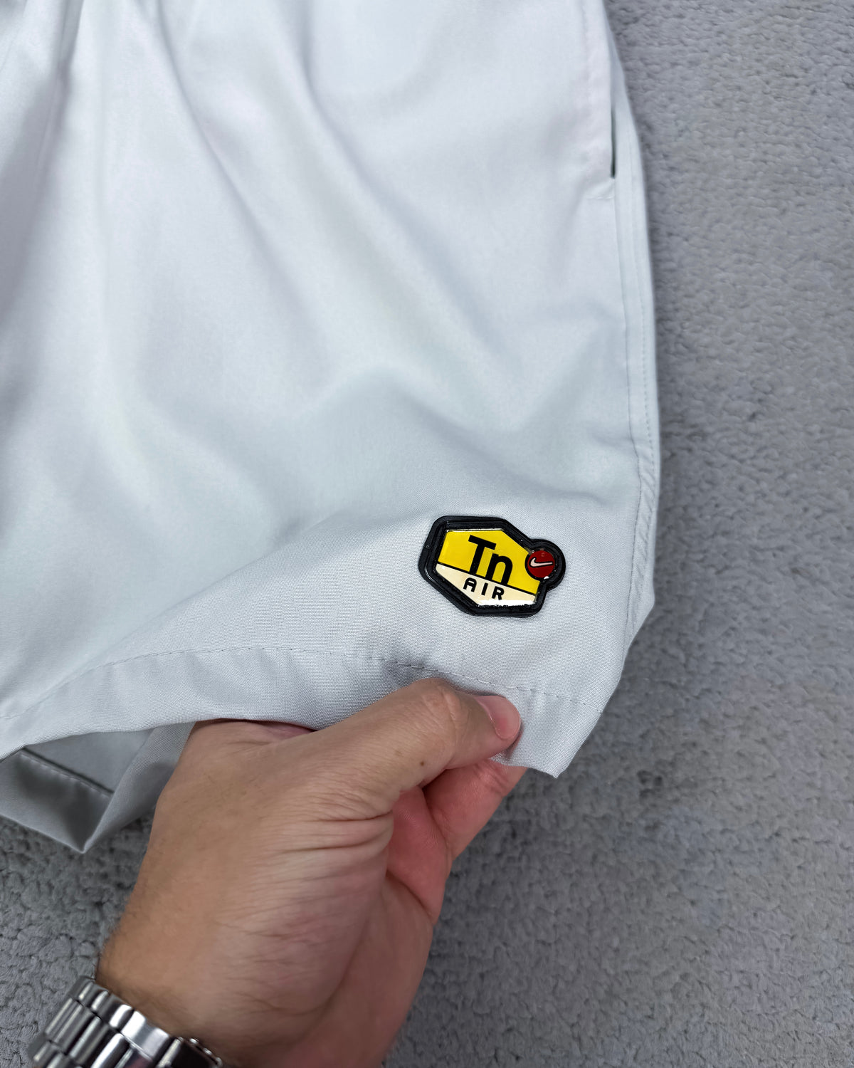 SHORTS DRI FIT NK TN SILICONADO - CINZA