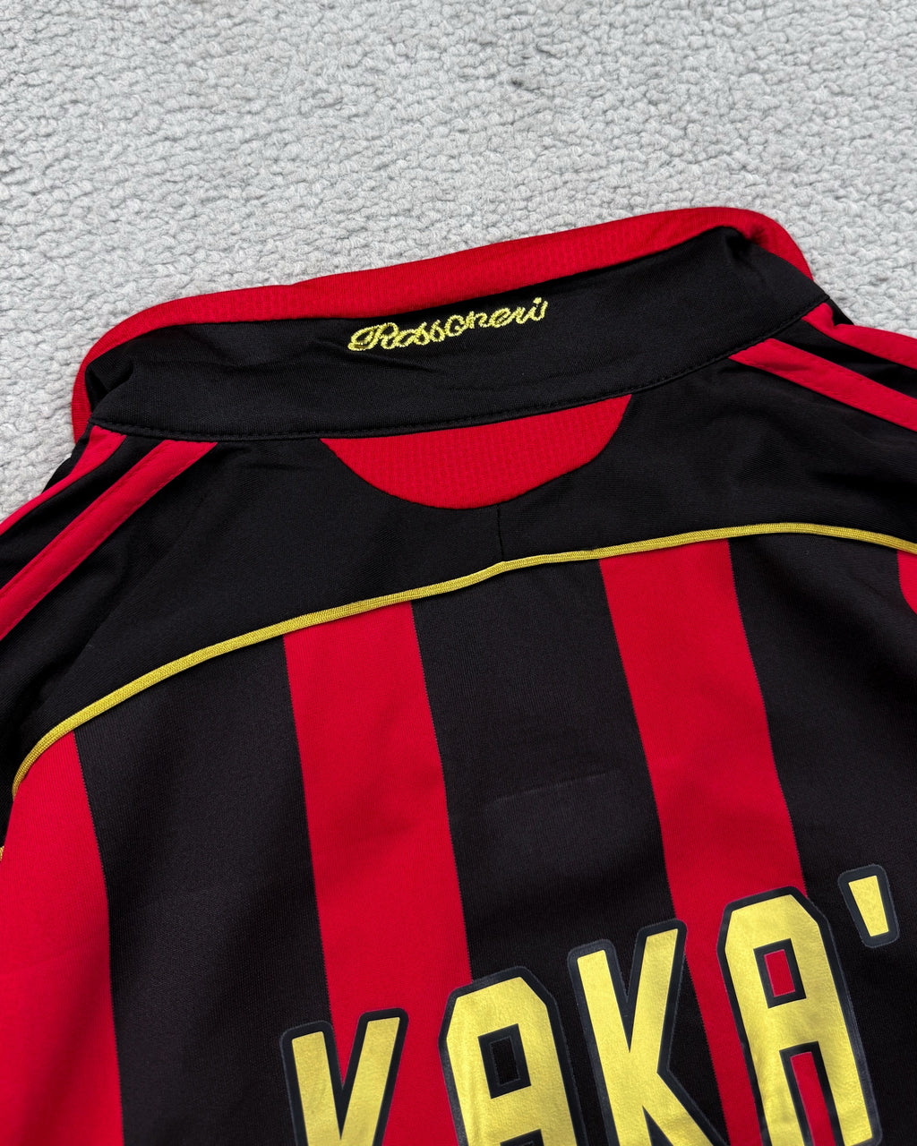 CAMISETA RETRÔ MILAN KAKÁ 2006/2007