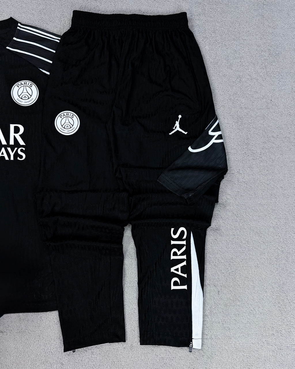 CONJUNTO DE TREINO PSG - PRETO/BRANCO