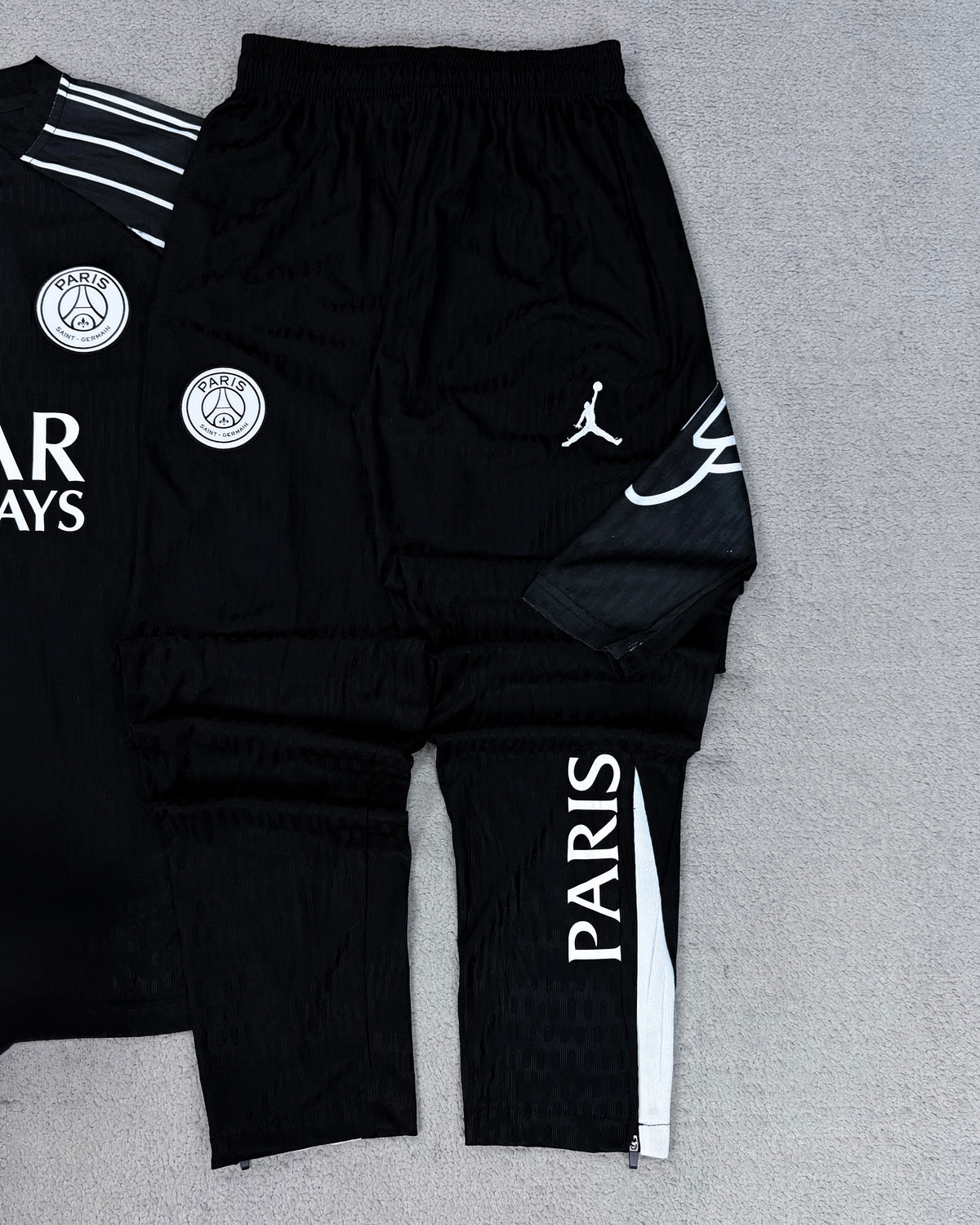 CONJUNTO DE TREINO PSG - PRETO/BRANCO