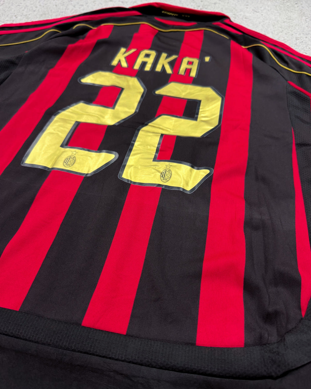 CAMISETA RETRÔ MILAN KAKÁ 2006/2007
