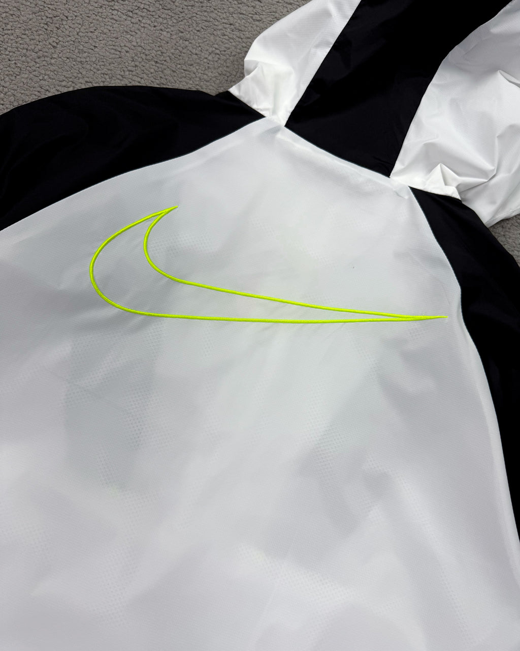 CORTA VENTO NK SWOOSH NEON