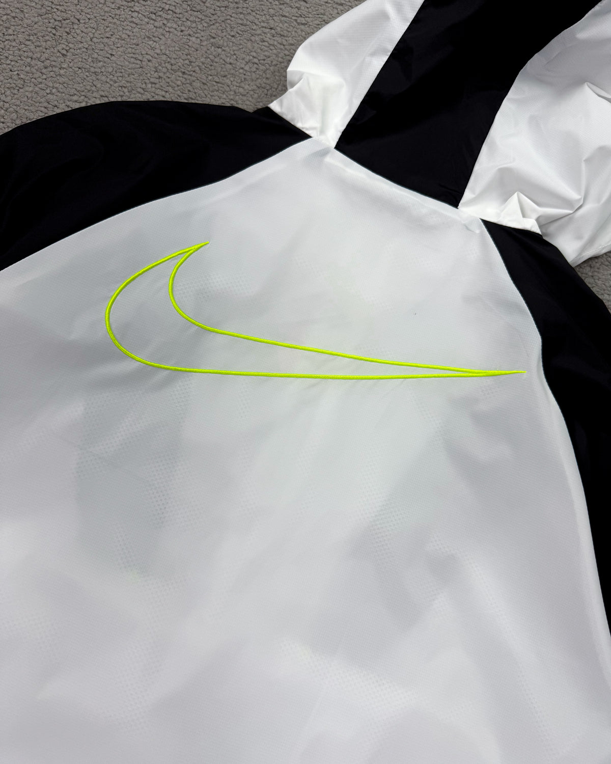CORTA VENTO NK SWOOSH NEON