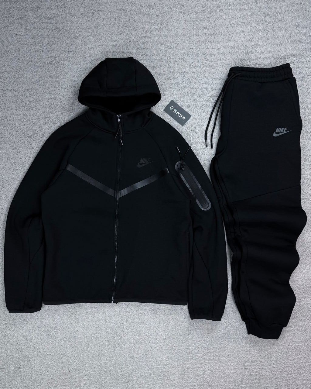 CONJUNTO NK TECH FLEECE