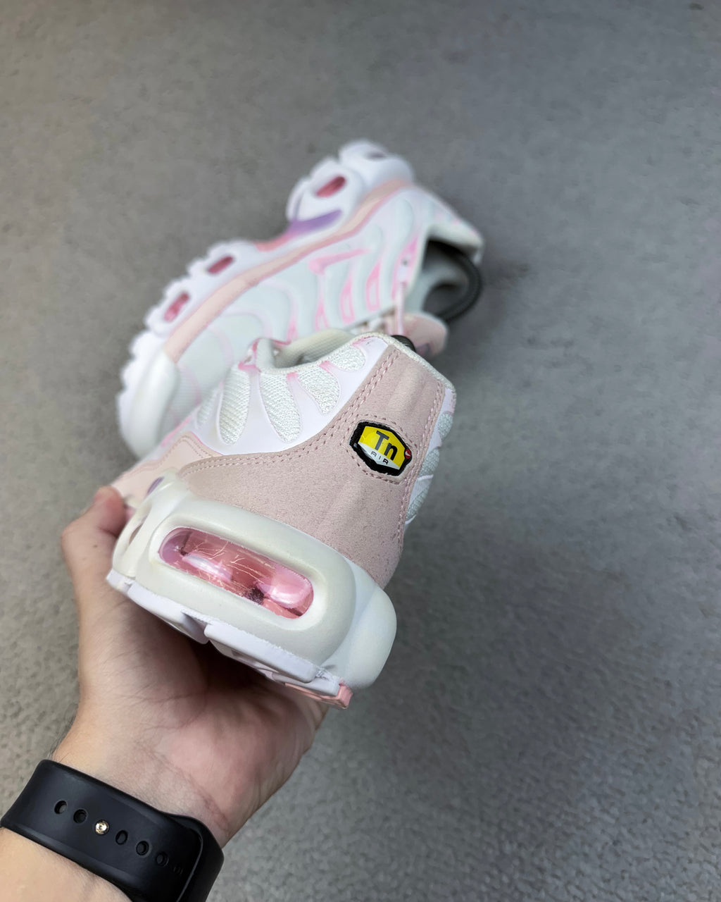 TÊNIS NK AIR MAX PLUS TN WHITE AND PINK