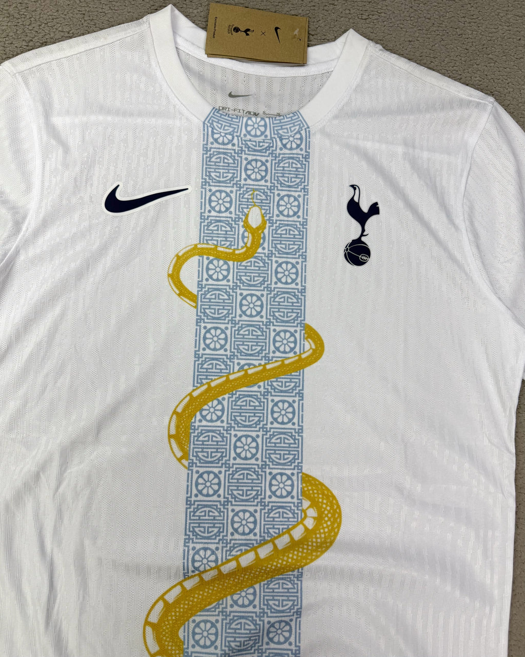 CAMISETA TOTTENHAM SPURS 2025