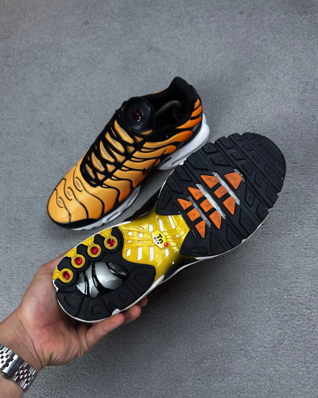 TÊNIS NK AIR MAX PLUS TN SUNSET