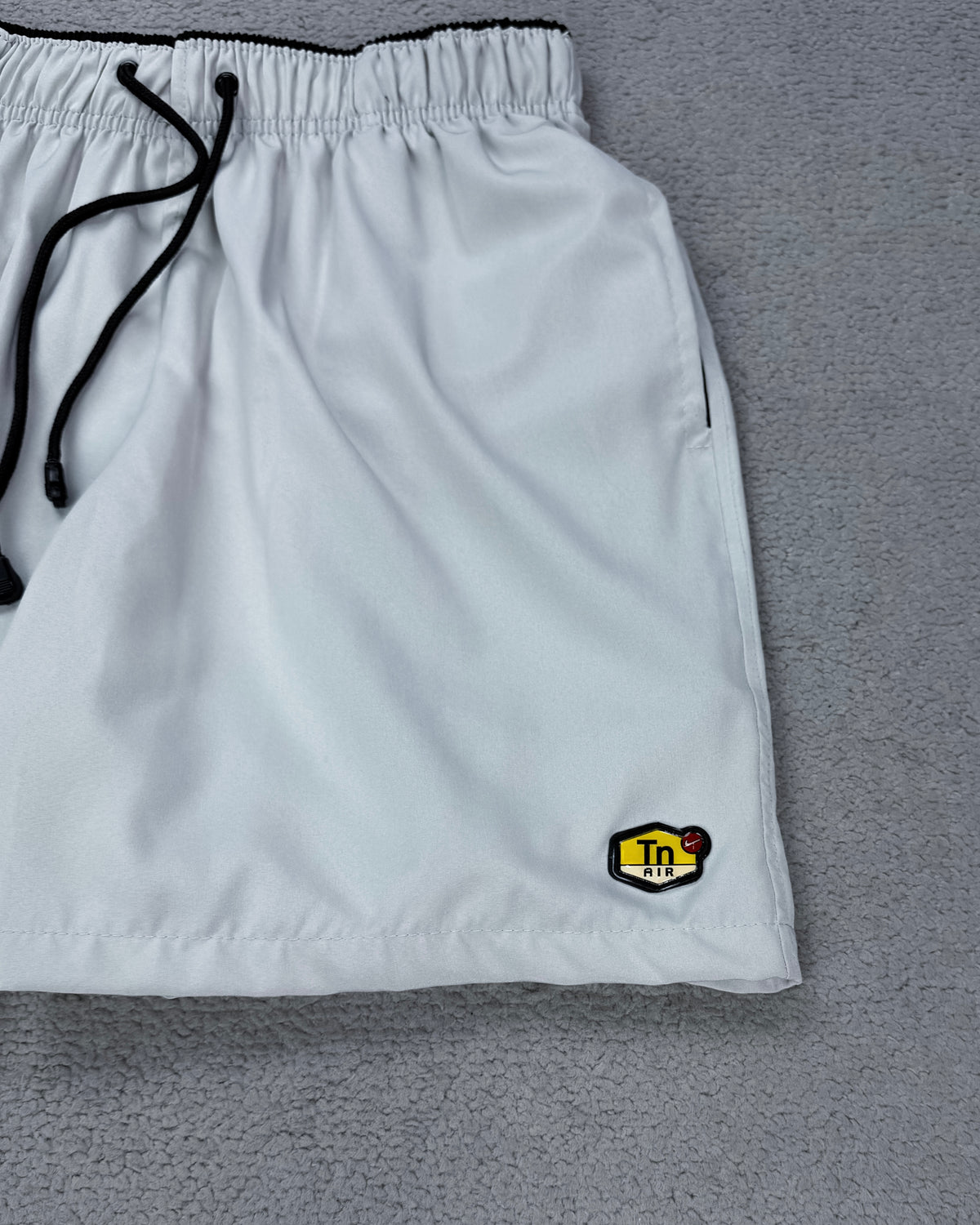SHORTS DRI FIT NK TN SILICONADO - CINZA