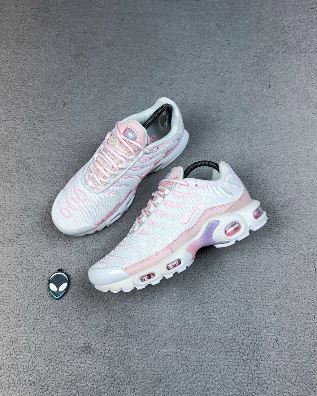 TÊNIS NK AIR MAX PLUS TN WHITE AND PINK