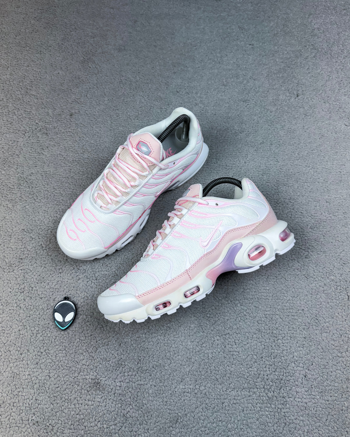 TÊNIS NK AIR MAX PLUS TN WHITE AND PINK