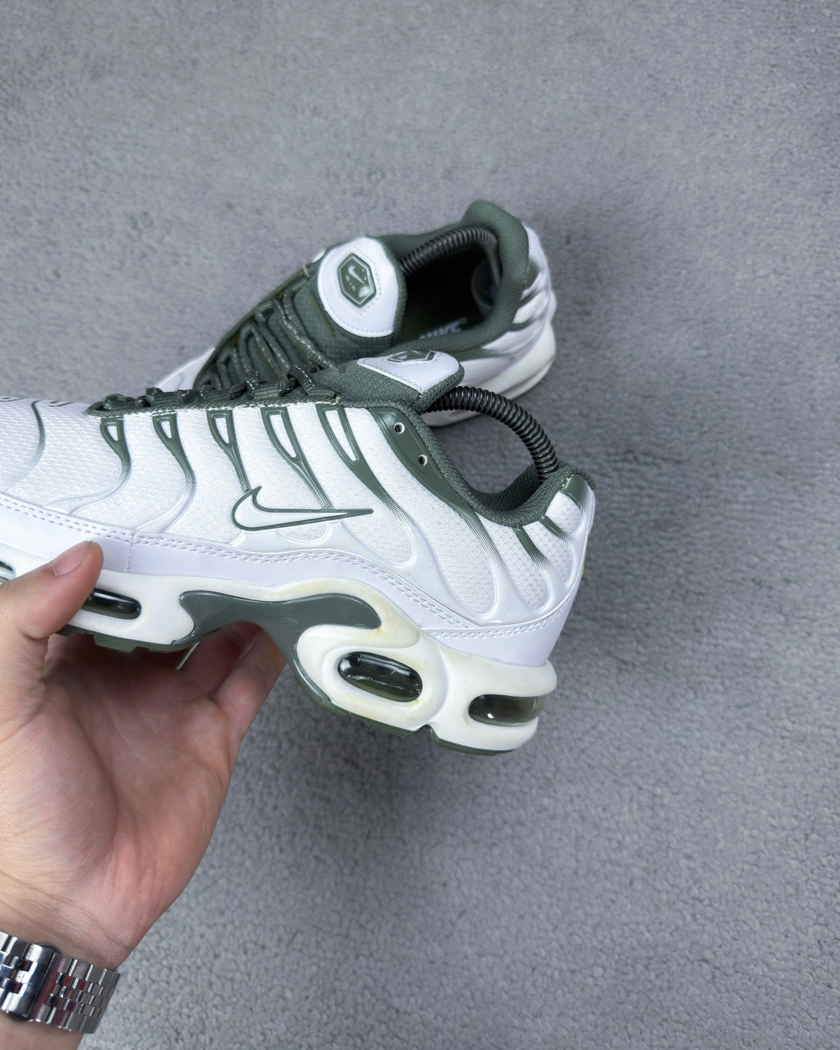 TÊNIS NK AIR MAX PLUS TN NEUTRAL OLIVE