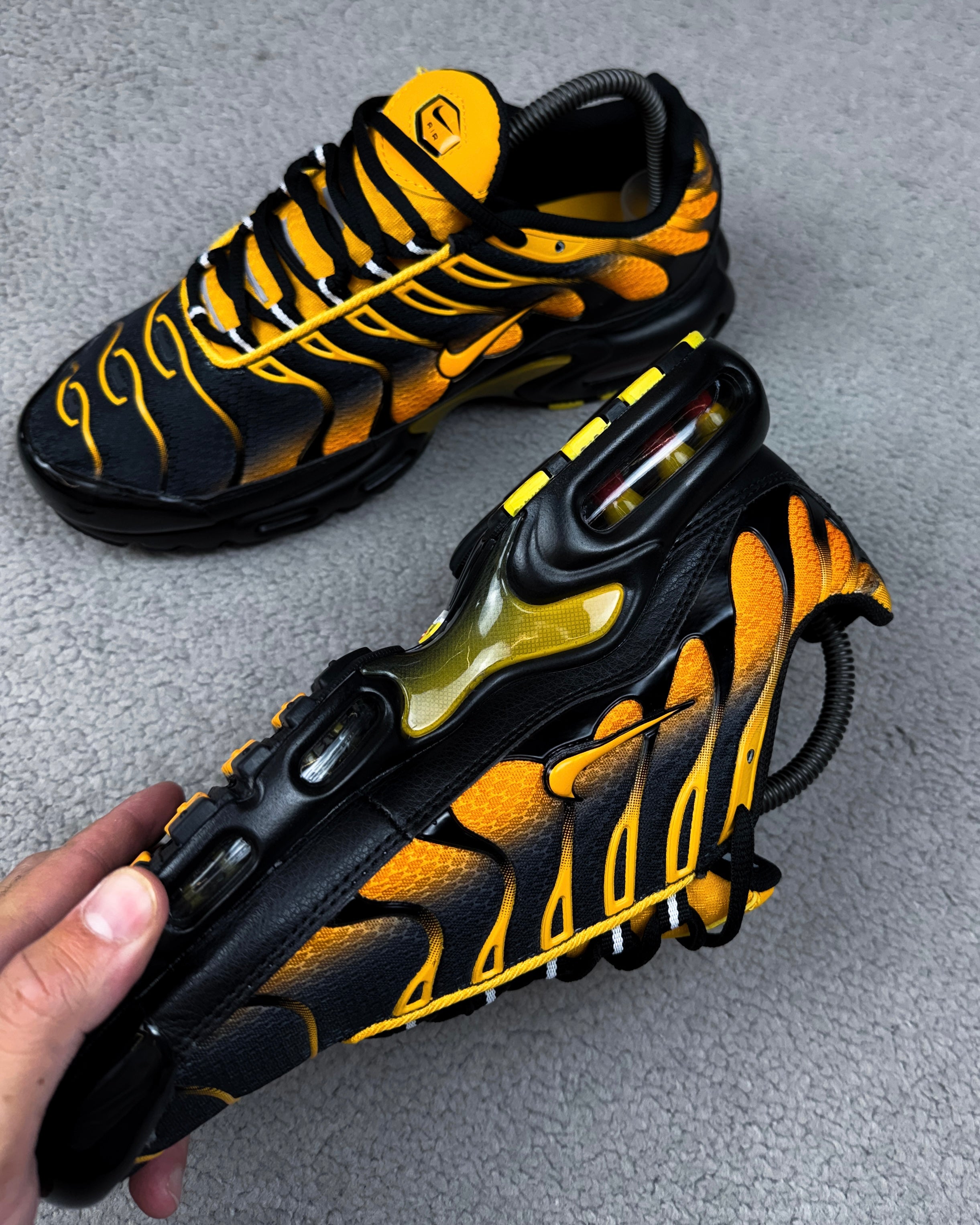 TÊNIS NK AIR MAX PLUS TN BLACK SUNDIAL