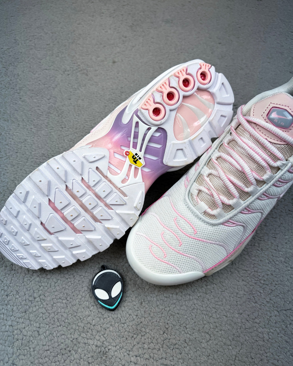 TÊNIS NK AIR MAX PLUS TN WHITE AND PINK