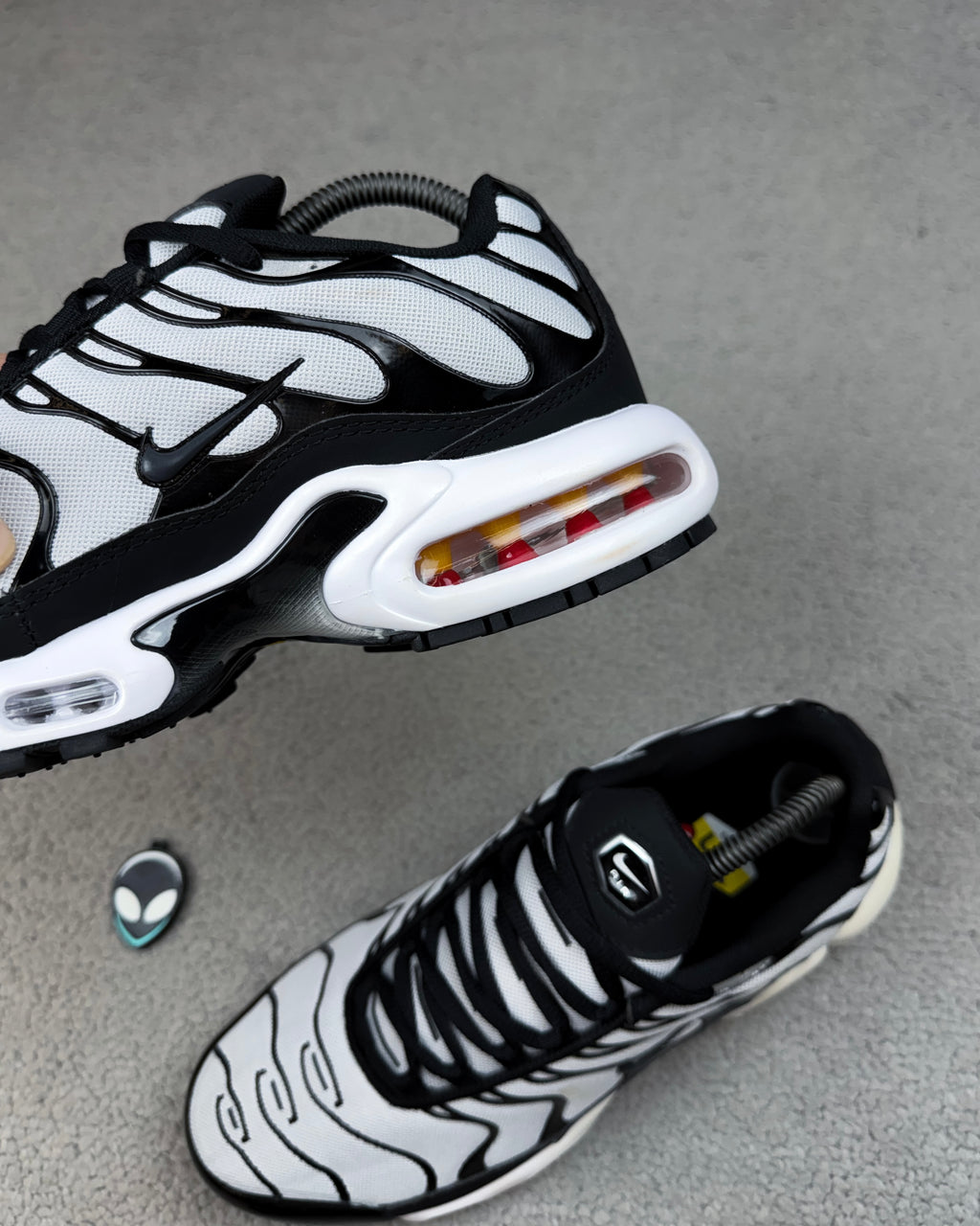 TÊNIS NK AIR MAX PLUS TN BLACK AND GRAY
