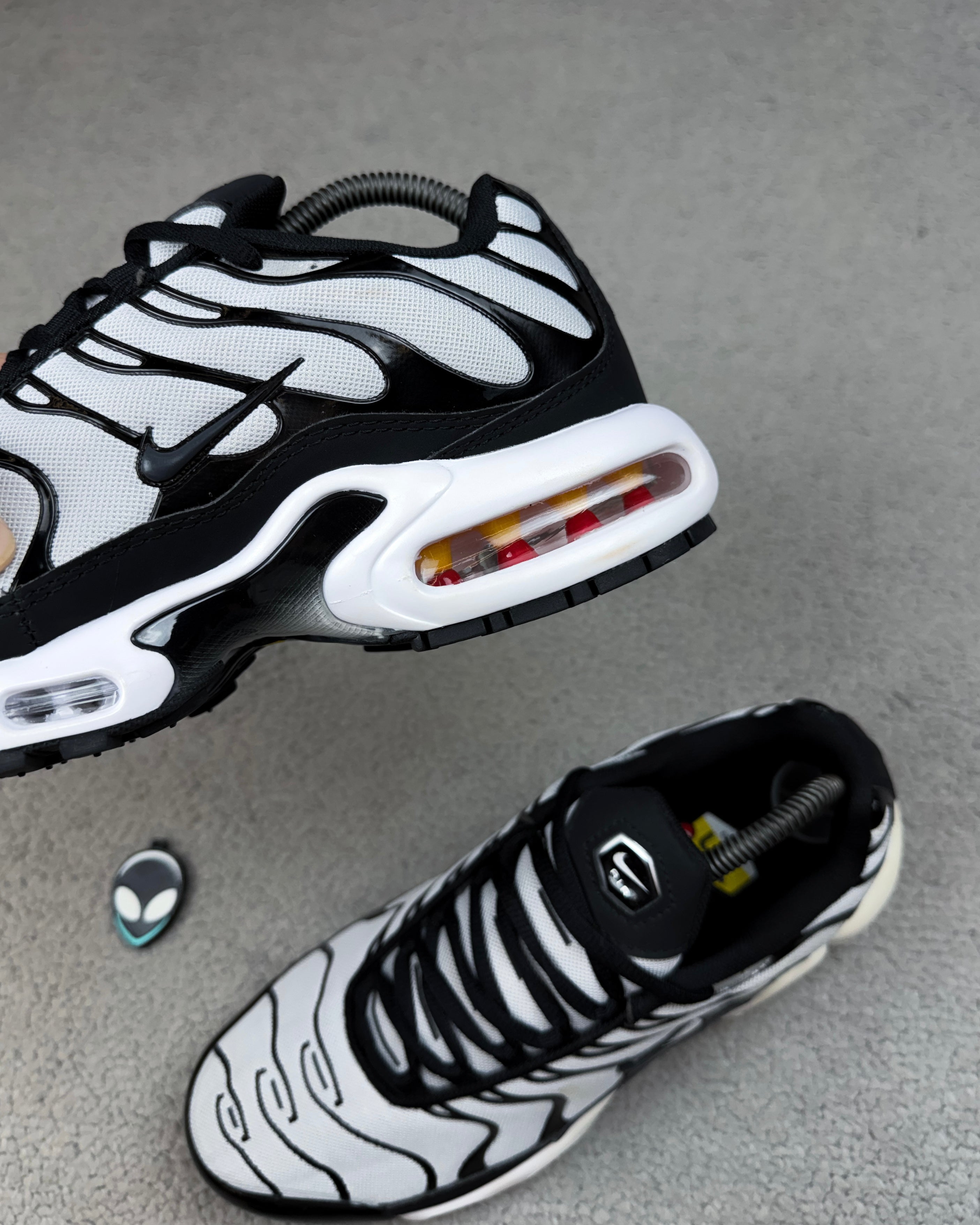 TÊNIS NK AIR MAX PLUS TN BLACK AND GRAY