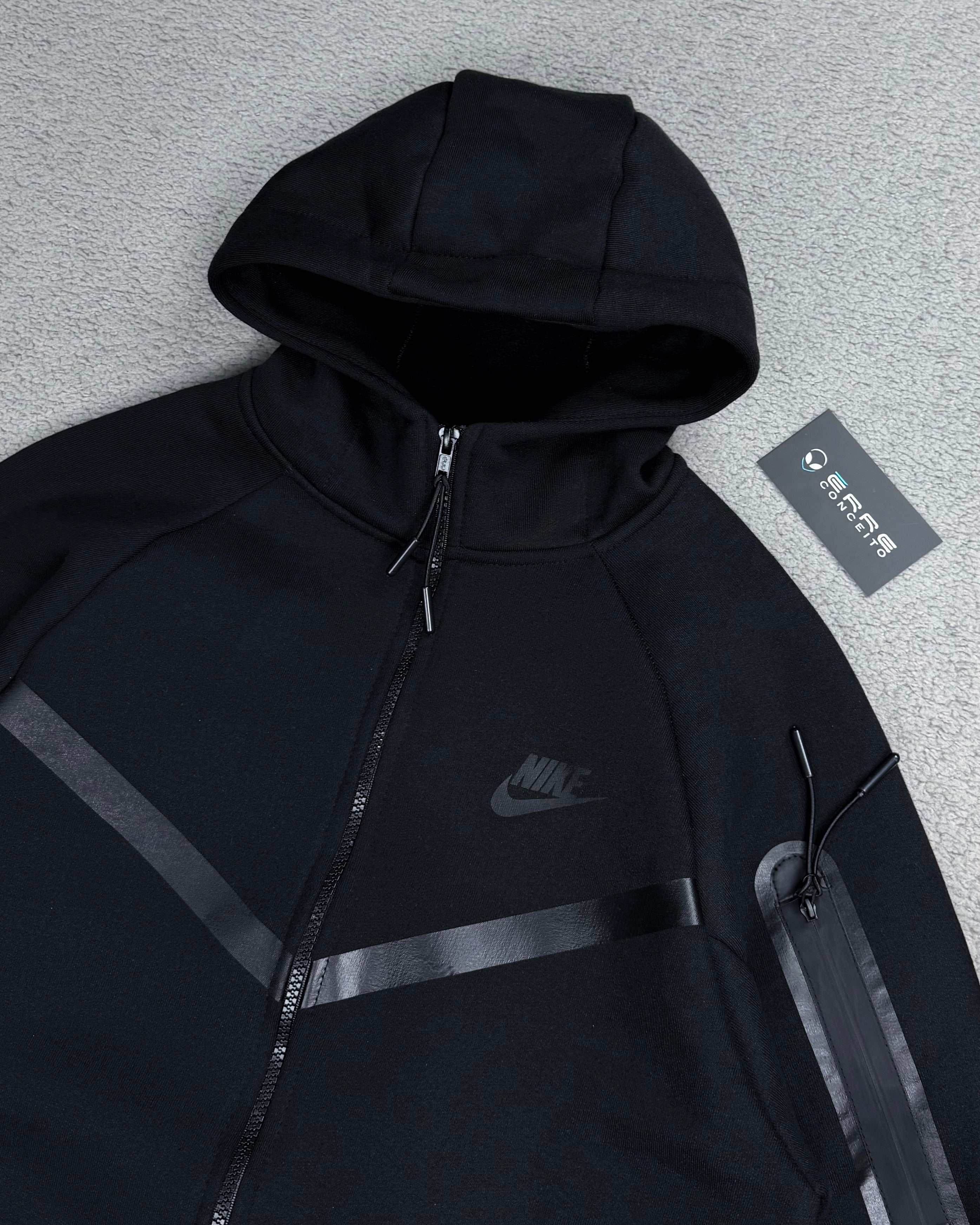 CONJUNTO NK TECH FLEECE