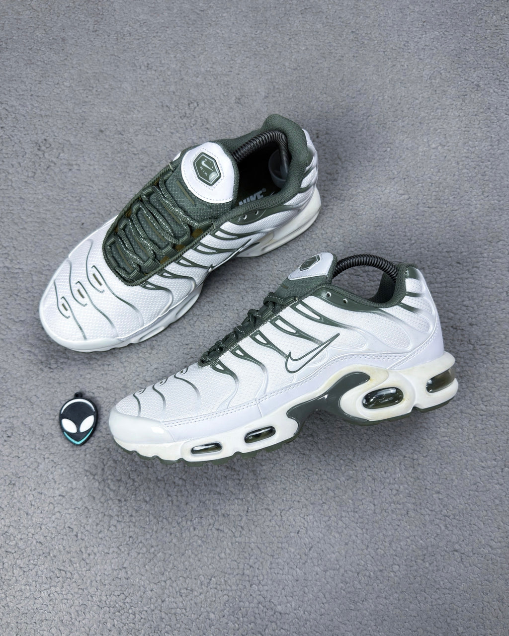 TÊNIS NK AIR MAX PLUS TN NEUTRAL OLIVE