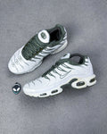 TÊNIS NK AIR MAX PLUS TN NEUTRAL OLIVE