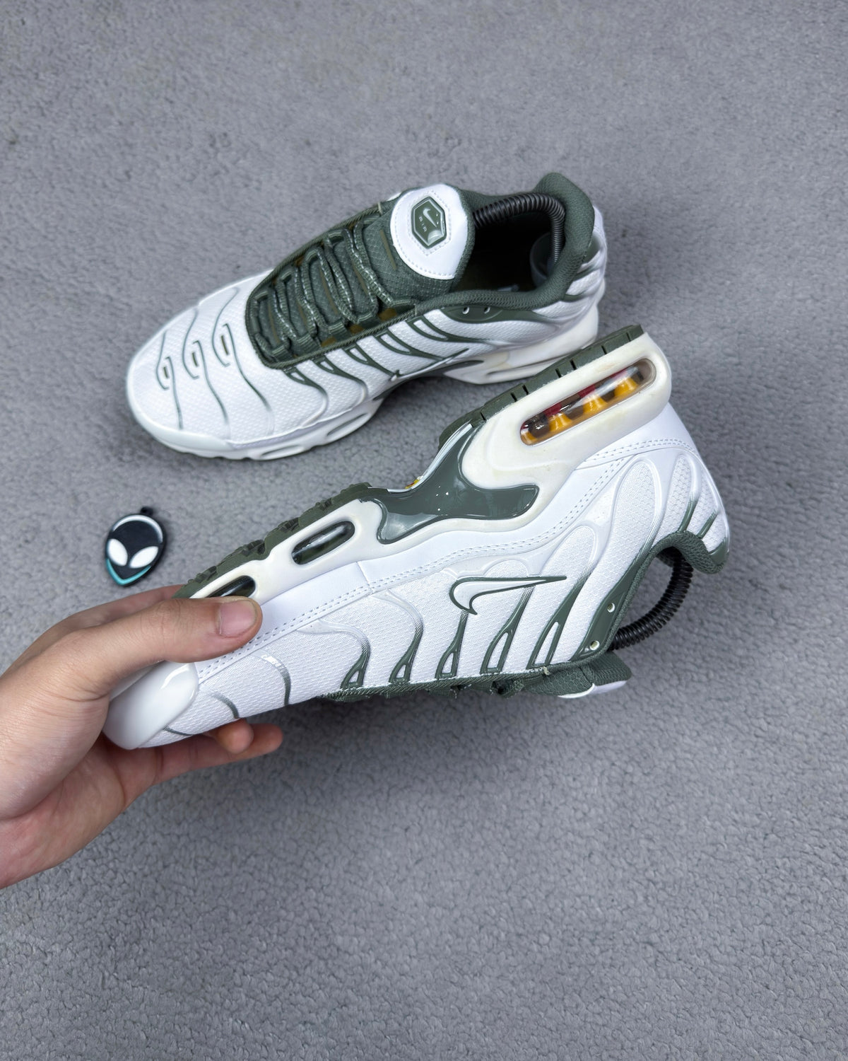 TÊNIS NK AIR MAX PLUS TN NEUTRAL OLIVE