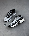 TÊNIS NK AIR MAX PLUS TN BLACK AND GRAY