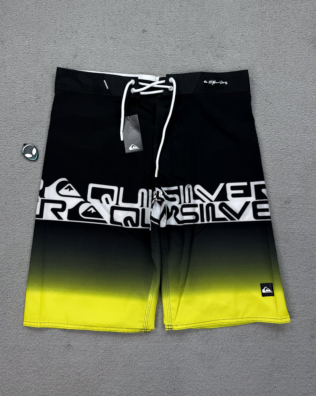 BERMUDA ELASTANO QUIK LETREIRO PRETO/AMARELO