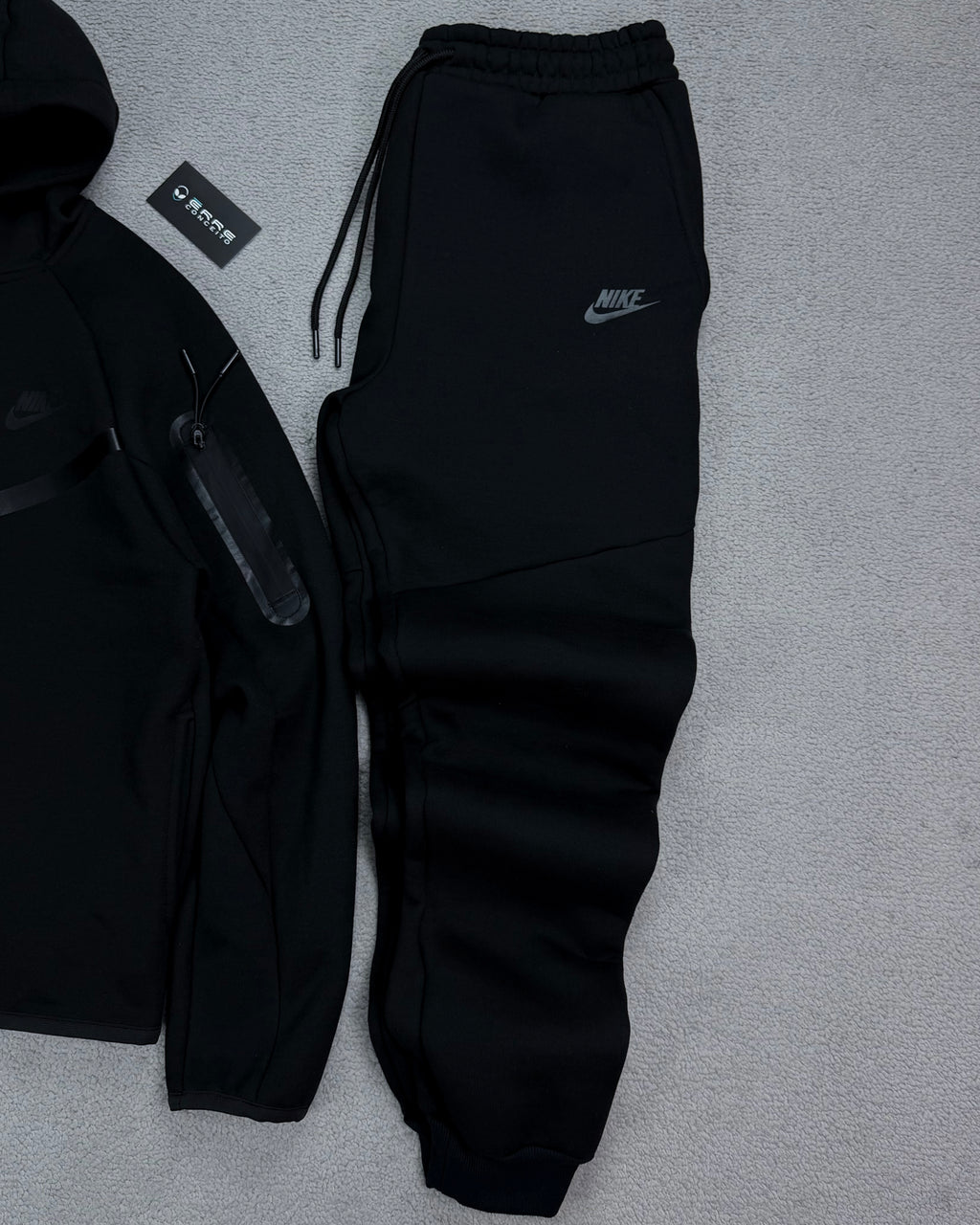 CONJUNTO NK TECH FLEECE