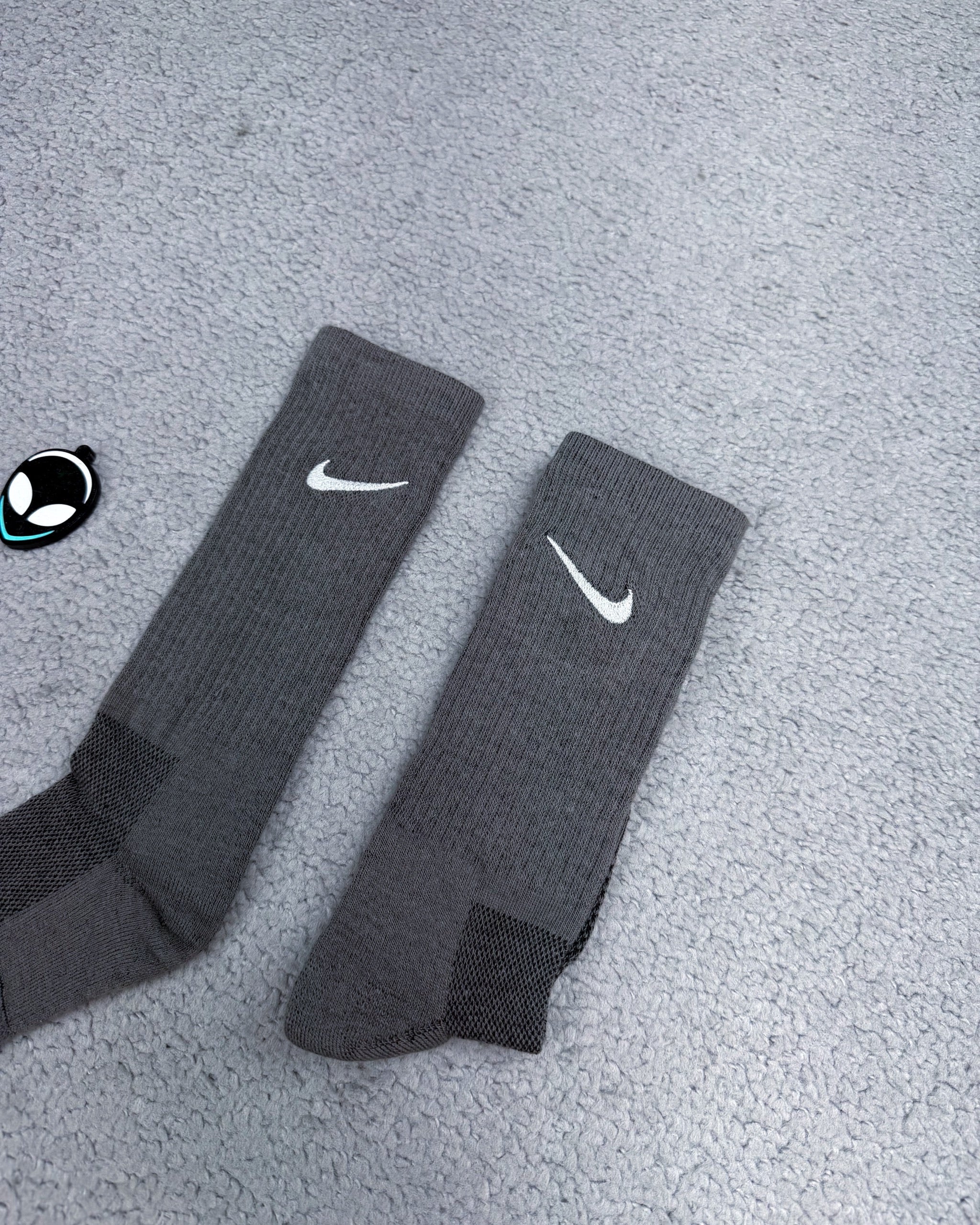 MEIA NK SWOOSH CINZA