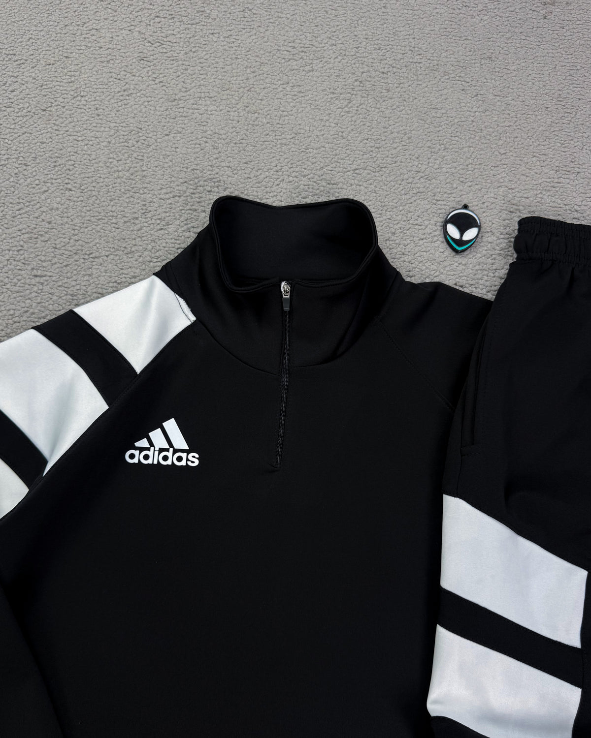 CONJUNTO ADDS 3 LISTRAS NA MANGA PRETO/BRANCO