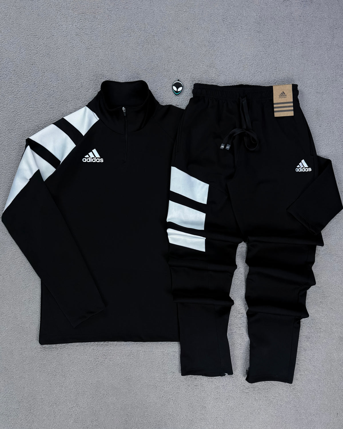 CONJUNTO ADDS 3 LISTRAS NA MANGA PRETO/BRANCO
