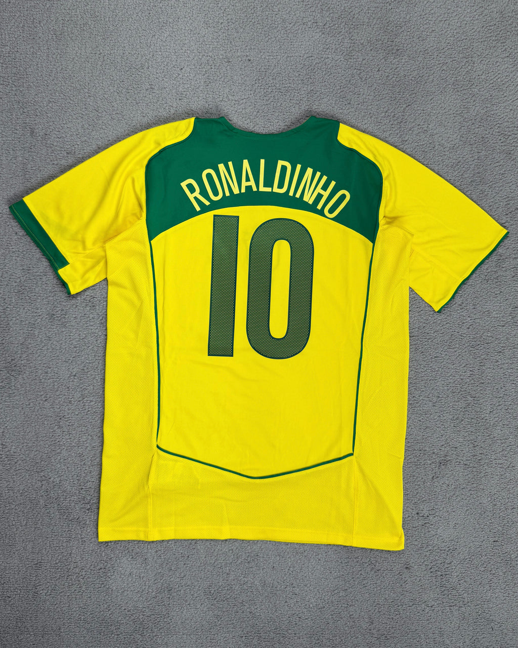 CAMISA RETRÔ BRASIL TOTAL 90 RONALDINHO 2004/2005