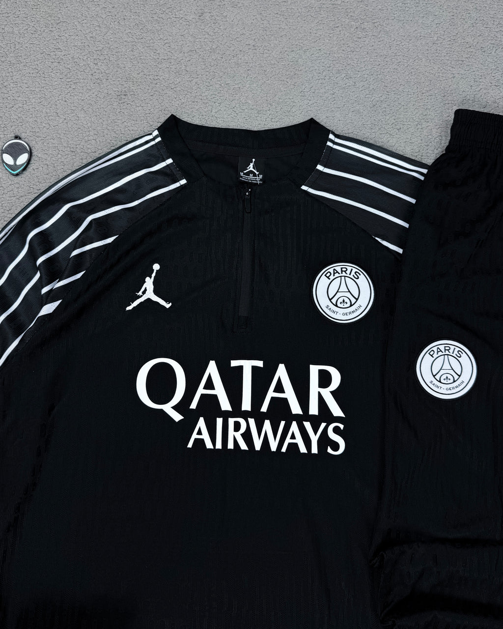 CONJUNTO DE TREINO PSG - PRETO/BRANCO