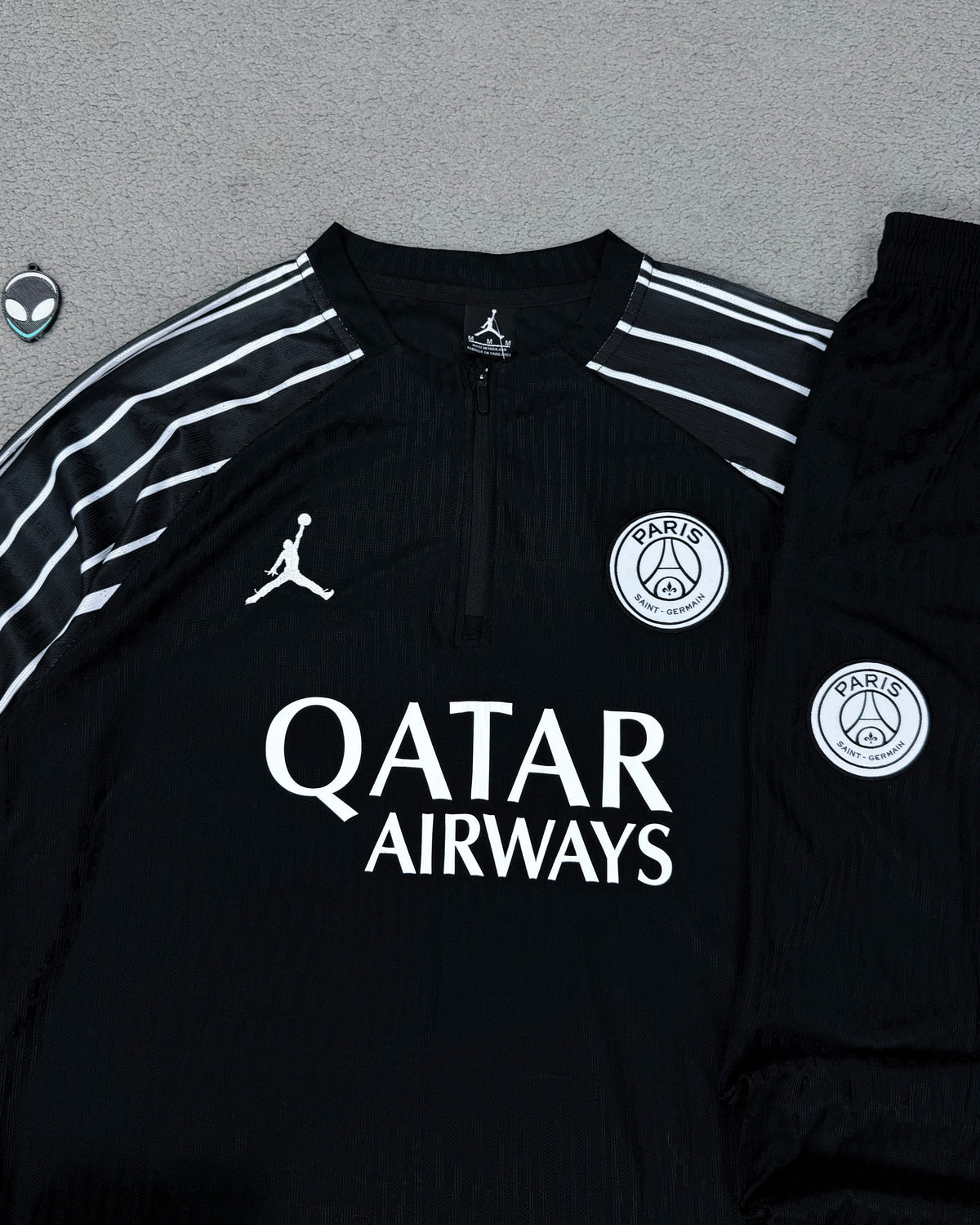CONJUNTO DE TREINO PSG - PRETO/BRANCO