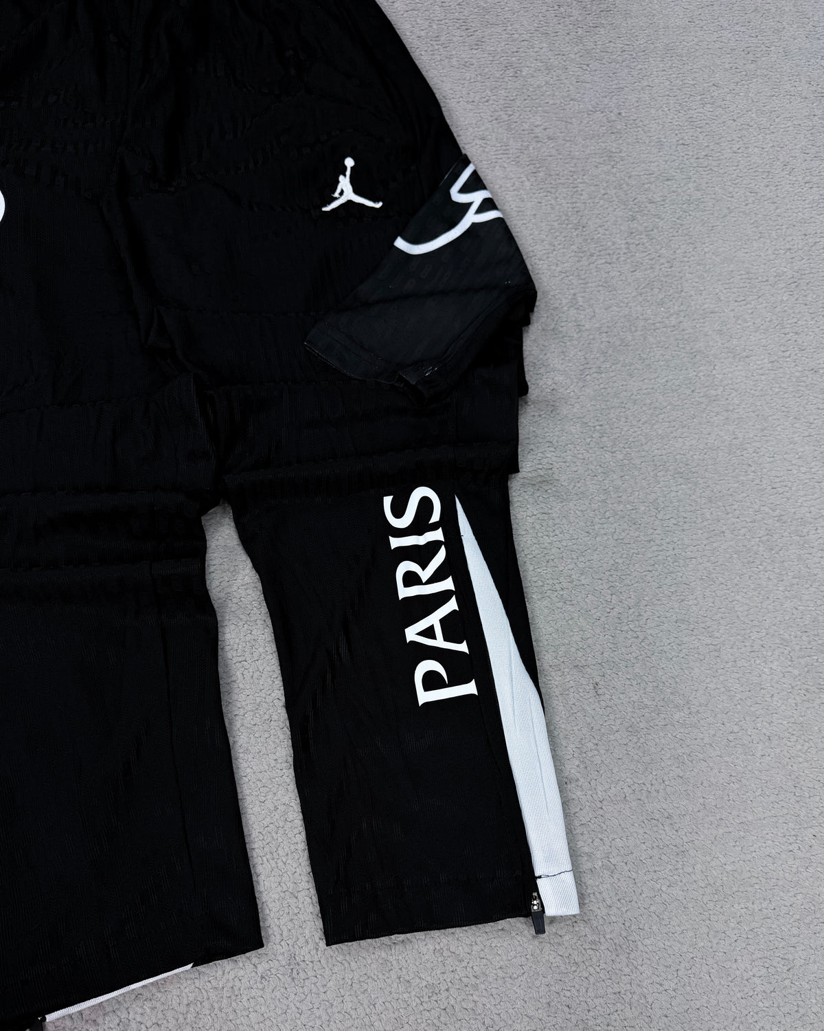 CONJUNTO DE TREINO PSG - PRETO/BRANCO