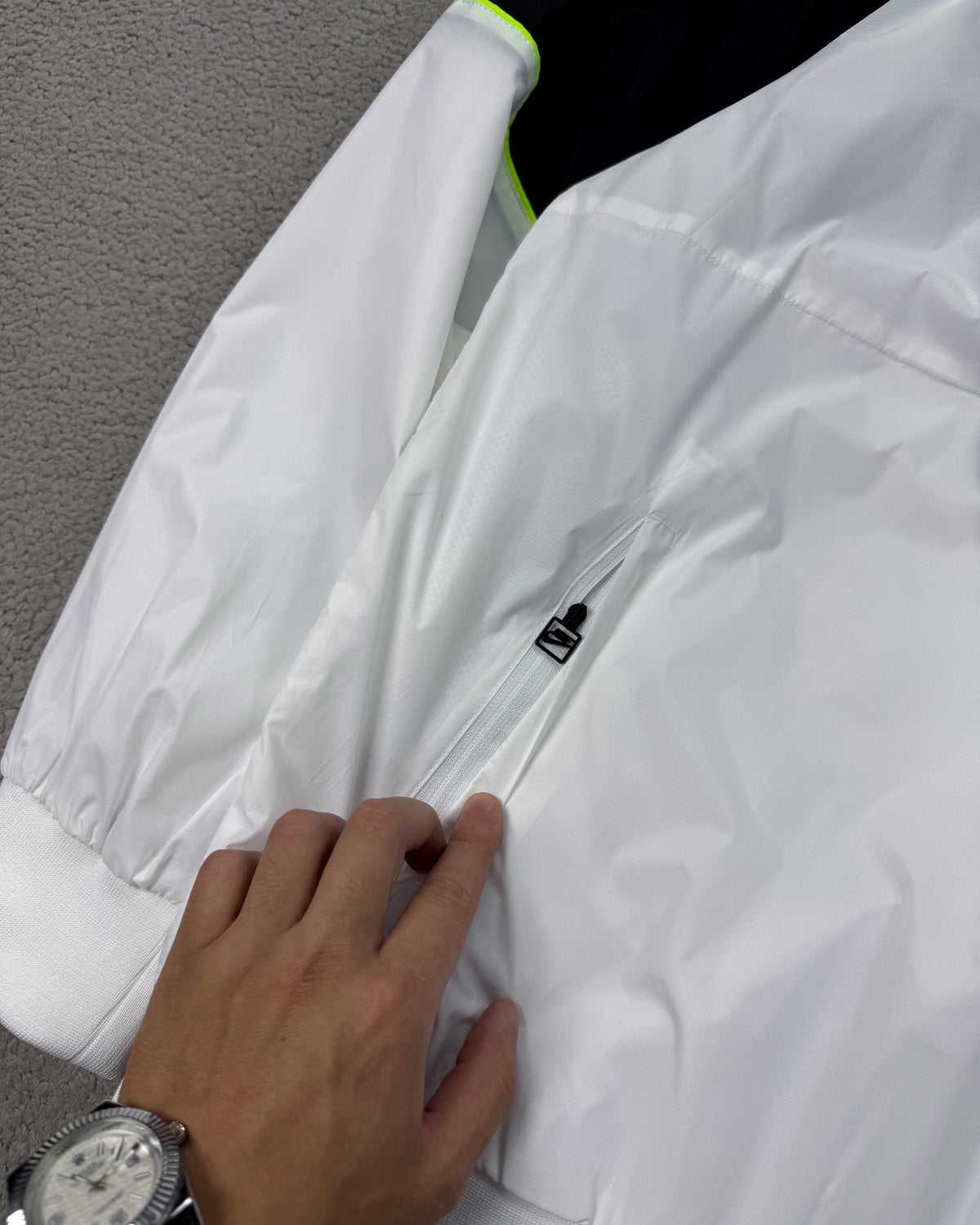 CORTA VENTO NK SWOOSH NEON