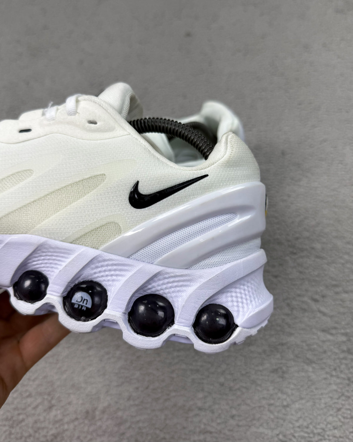 TÊNIS NK AIR MAX DN OFF WHITE