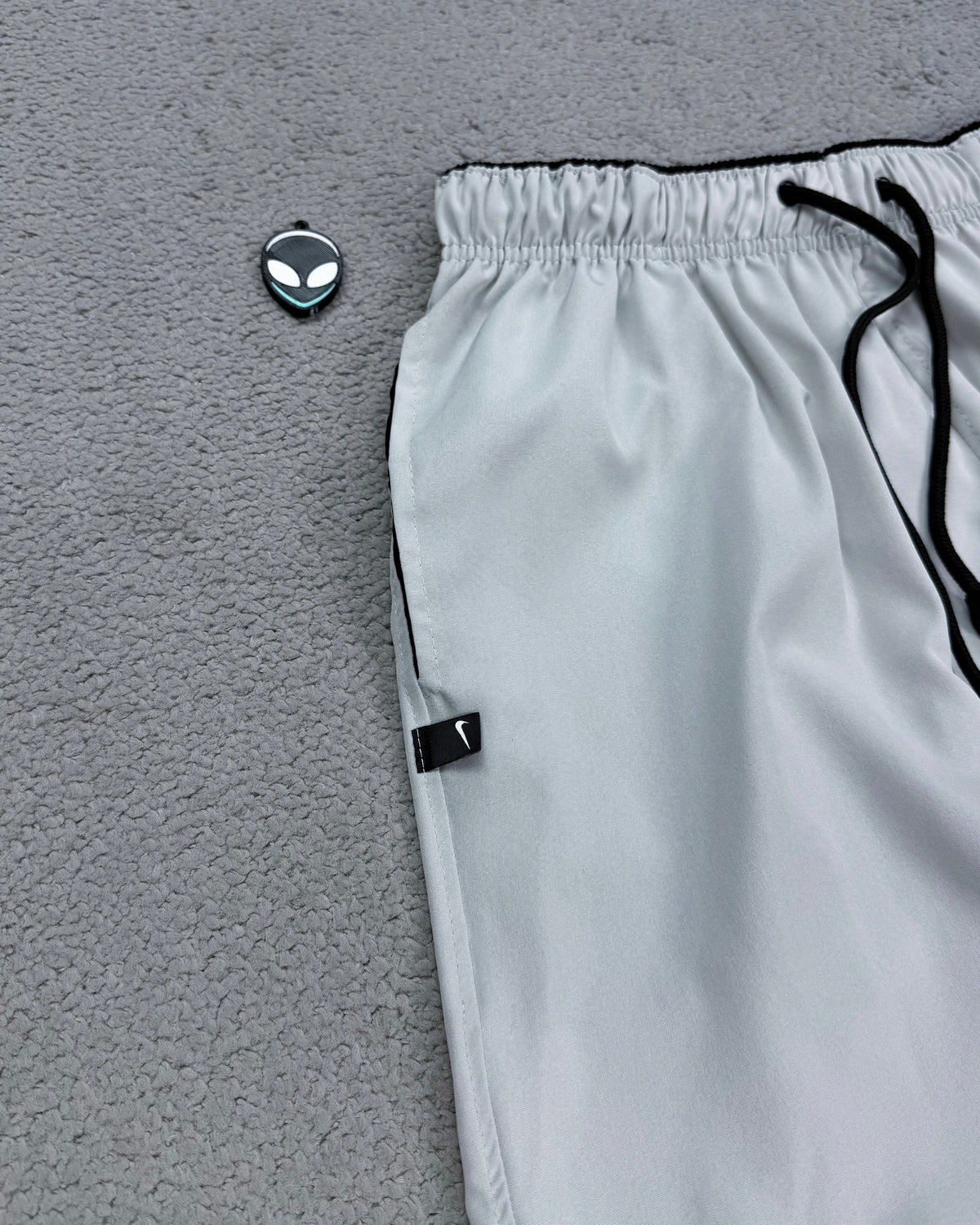 SHORTS DRI FIT NK TN SILICONADO - CINZA