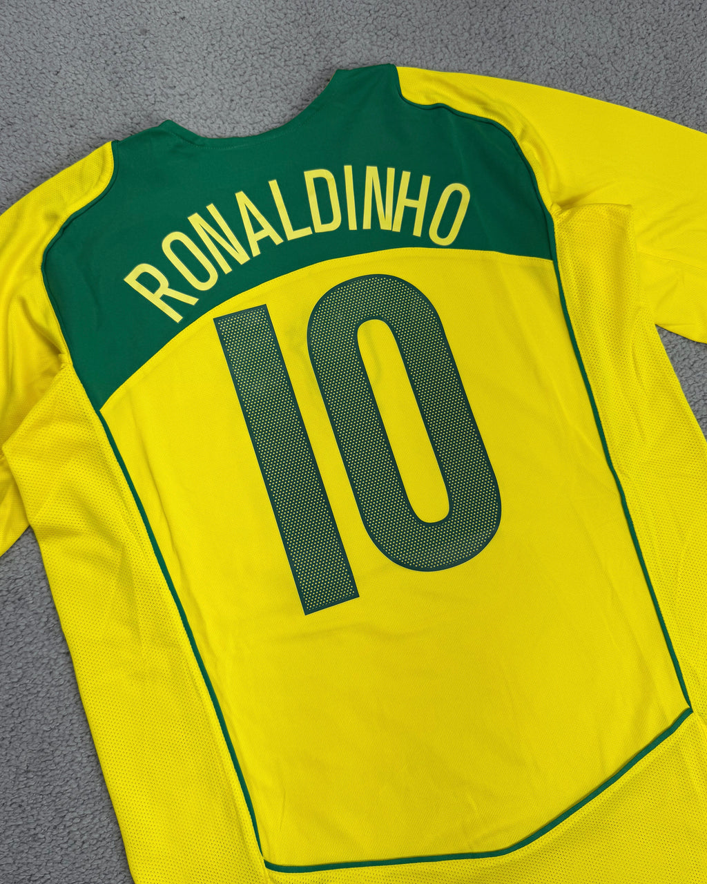 CAMISA RETRÔ BRASIL TOTAL 90 RONALDINHO 2004/2005
